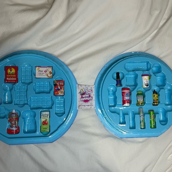 Zuru Mini Brands Series 4 Collector Case with 13 Minis Bundle - Picture 3 of 5